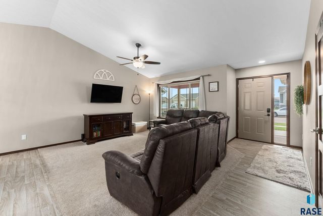 218 Creekside Ave Avenue, Harrisburg, SD 57032