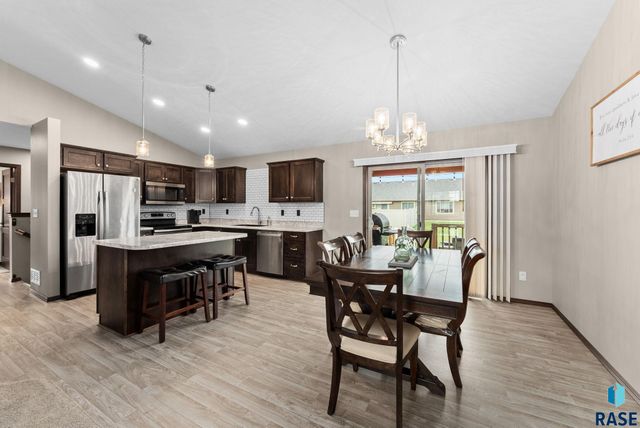 218 Creekside Ave Avenue, Harrisburg, SD 57032