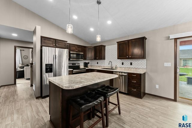 218 Creekside Ave Avenue, Harrisburg, SD 57032
