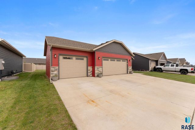 218 Creekside Ave Avenue, Harrisburg, SD 57032