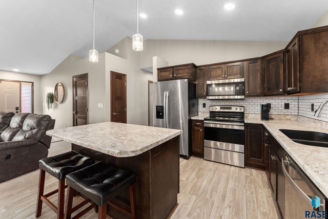 218 Creekside Ave Avenue, Harrisburg, SD 57032