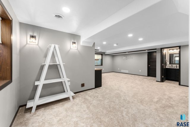 218 Creekside Ave Avenue, Harrisburg, SD 57032