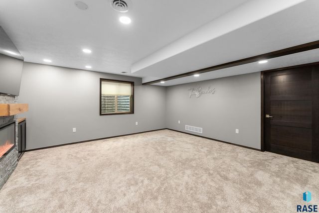 218 Creekside Ave Avenue, Harrisburg, SD 57032