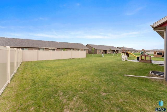218 Creekside Ave Avenue, Harrisburg, SD 57032