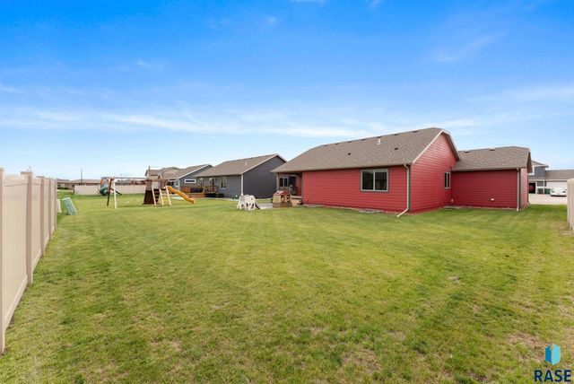 218 Creekside Ave Avenue, Harrisburg, SD 57032