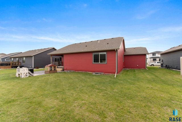 218 Creekside Ave Avenue, Harrisburg, SD 57032