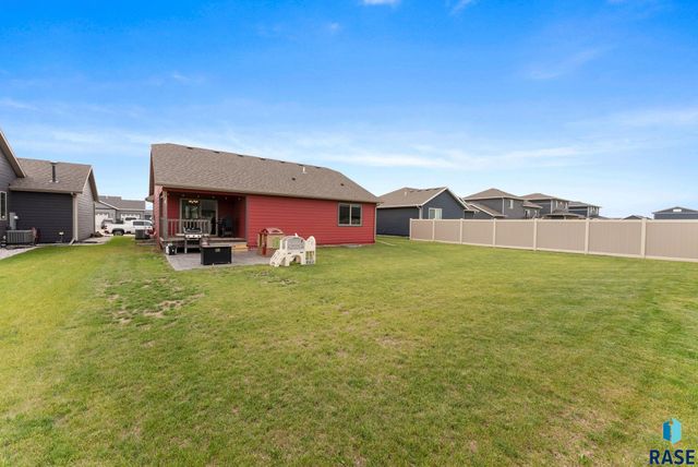 218 Creekside Ave Avenue, Harrisburg, SD 57032