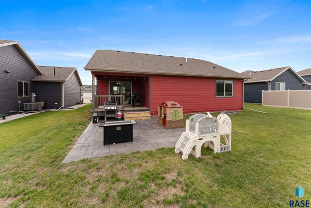 218 Creekside Ave Avenue, Harrisburg, SD 57032
