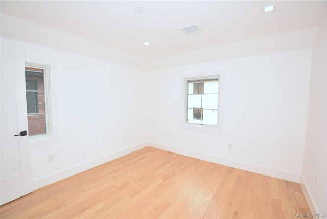 38-36 215st 2 Fl, Bayside, NY 11361