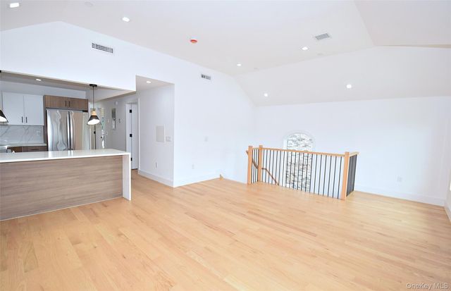 38-36 215st 2 Fl, Bayside, NY 11361