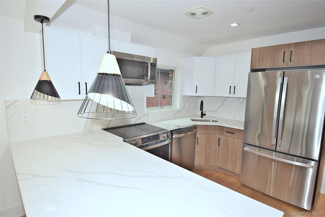 38-36 215st 2 Fl, Bayside, NY 11361