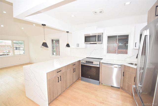 38-36 215st 2 Fl, Bayside, NY 11361