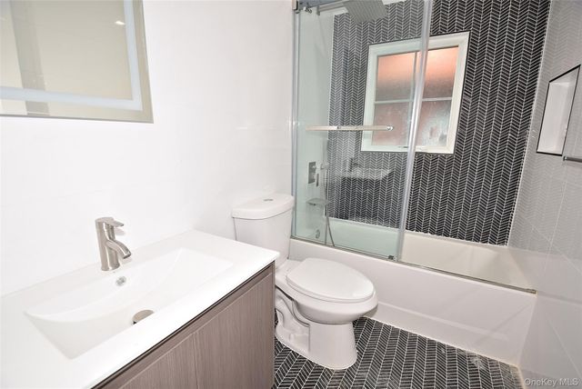 38-36 215st 2 Fl, Bayside, NY 11361