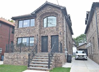 38-36 215st 2 Fl, Bayside, NY 11361