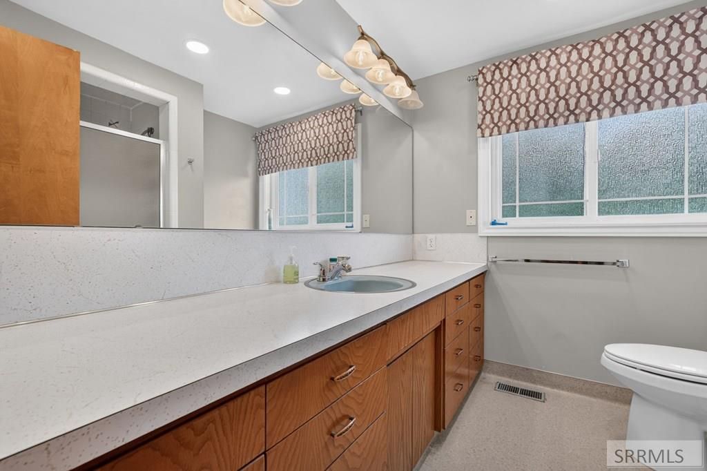 Image 27 of property listing at 1385 S Shilling Avenue, Blackfoot, ID 83221
