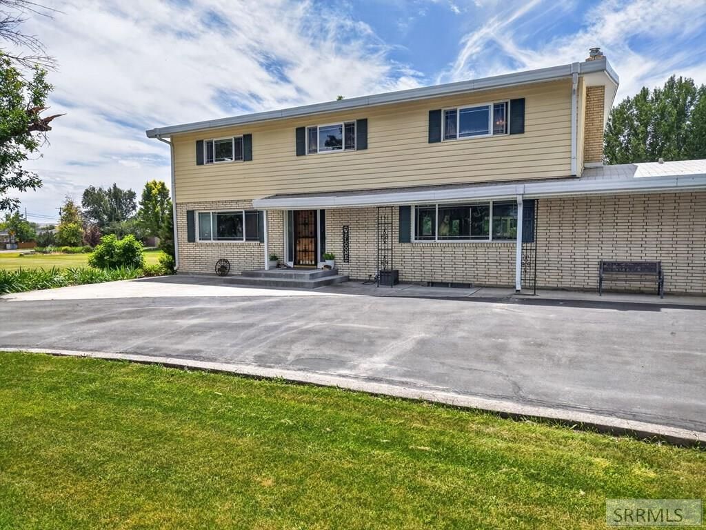 Image 3 of property listing at 1385 S Shilling Avenue, Blackfoot, ID 83221