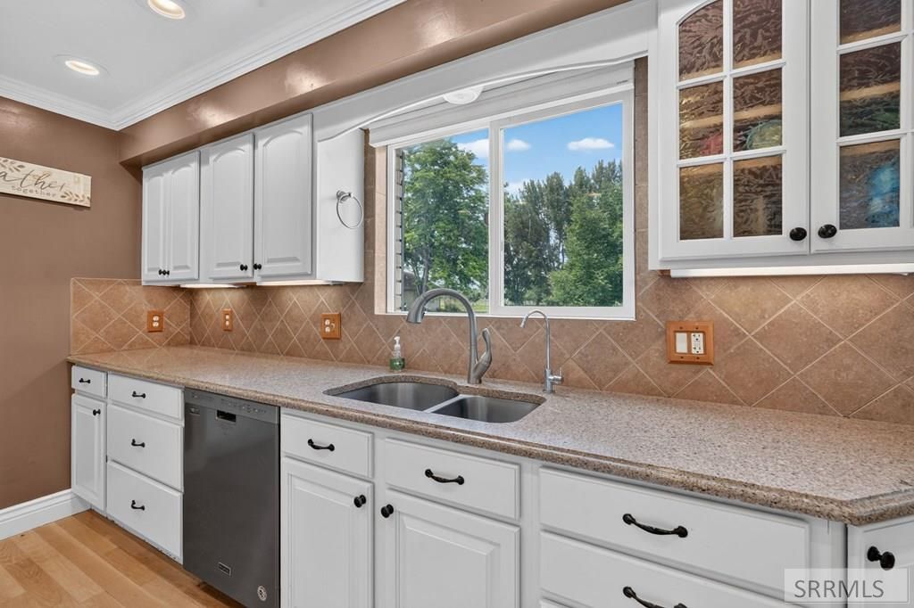 Image 9 of property listing at 1385 S Shilling Avenue, Blackfoot, ID 83221