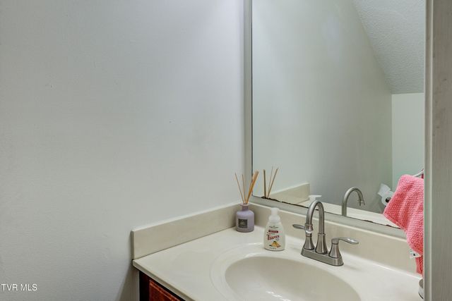 1203 East 8th Avenue 1, Johnson City, TN 37601