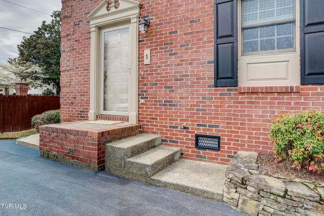 1203 East 8th Avenue 1, Johnson City, TN 37601