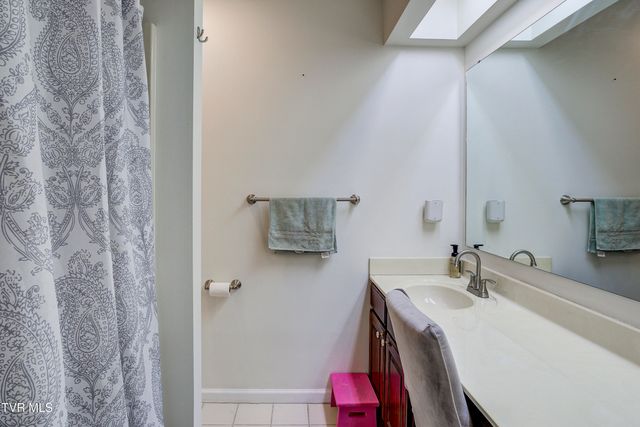 1203 East 8th Avenue 1, Johnson City, TN 37601
