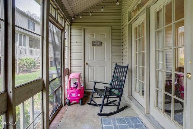 1203 East 8th Avenue 1, Johnson City, TN 37601