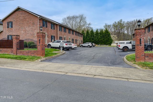 1203 East 8th Avenue 1, Johnson City, TN 37601