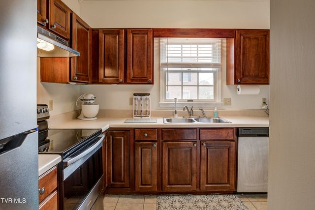 1203 East 8th Avenue 1, Johnson City, TN 37601
