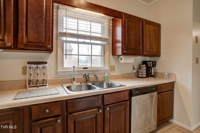 1203 East 8th Avenue 1, Johnson City, TN 37601