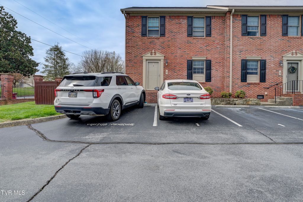 1203 East 8th Avenue 1, Johnson City, TN 37601