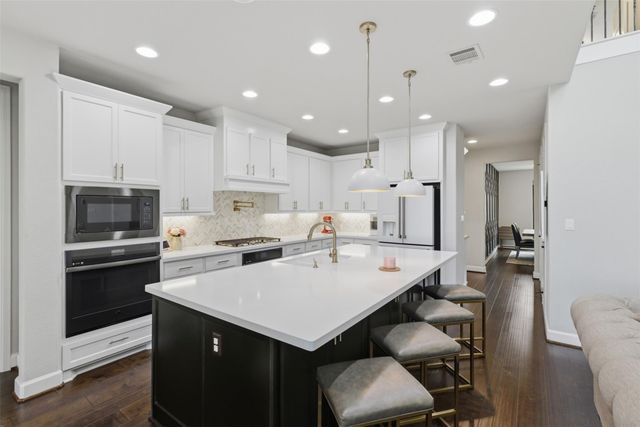 1021 Overstreet LN, Leander, TX 78641