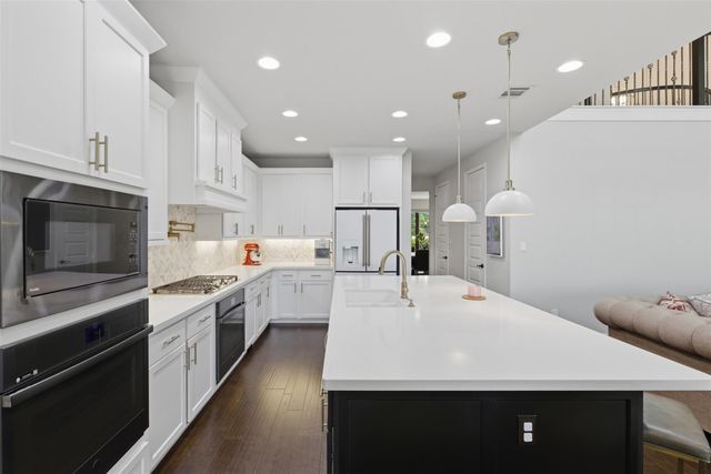 1021 Overstreet LN, Leander, TX 78641