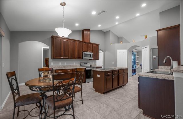 3856 W Birds Nest Drive, Beverly Hills, FL 34465
