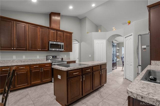 3856 W Birds Nest Drive, Beverly Hills, FL 34465