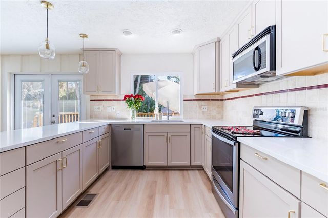 1870 NEBRASKA AVENUE NE, St Petersburg, FL 33703