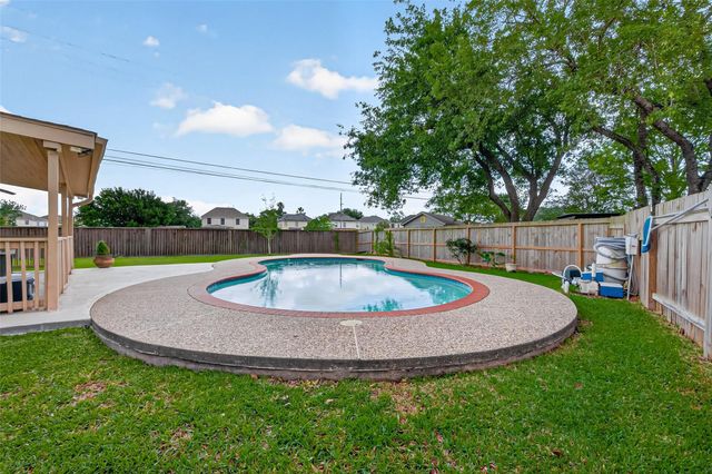 18206 Noble Forest Drive, Humble, TX 77346