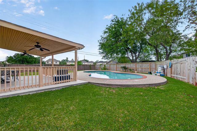 18206 Noble Forest Drive, Humble, TX 77346