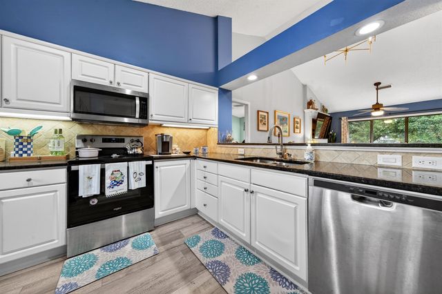 110 Hartland Dr Apt 15D, Myrtle Beach, SC 29572