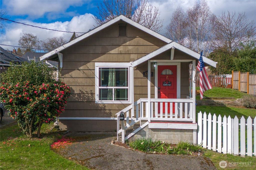 1207 High Avenue, Bremerton, WA 98337