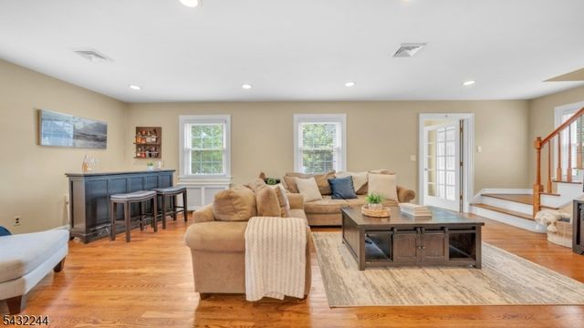 15 Oak Pl, Hawthorne Boro, NJ 07506