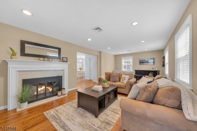 15 Oak Pl, Hawthorne Boro, NJ 07506