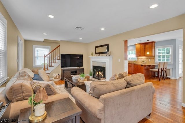 15 Oak Pl, Hawthorne Boro, NJ 07506