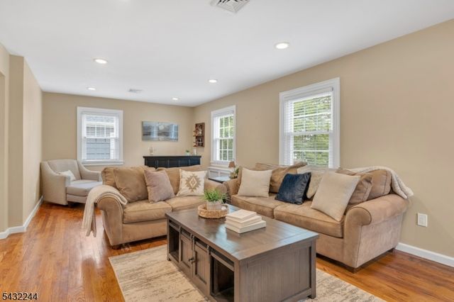 15 Oak Pl, Hawthorne Boro, NJ 07506