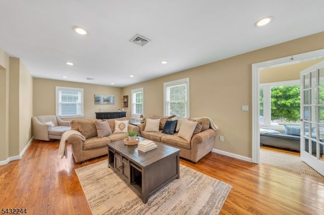 15 Oak Pl, Hawthorne Boro, NJ 07506