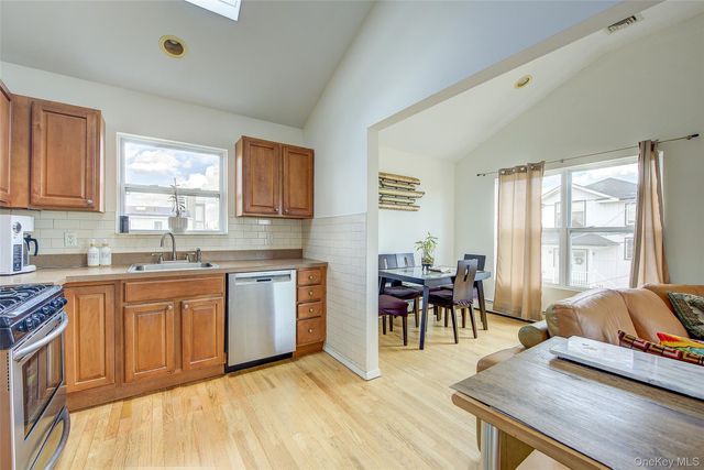 913 Arctic Street, Lindenhurst, NY 11757