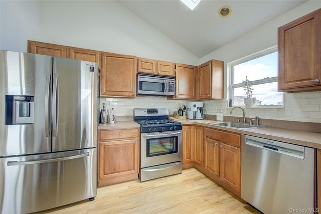 913 Arctic Street, Lindenhurst, NY 11757