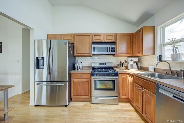 913 Arctic Street, Lindenhurst, NY 11757