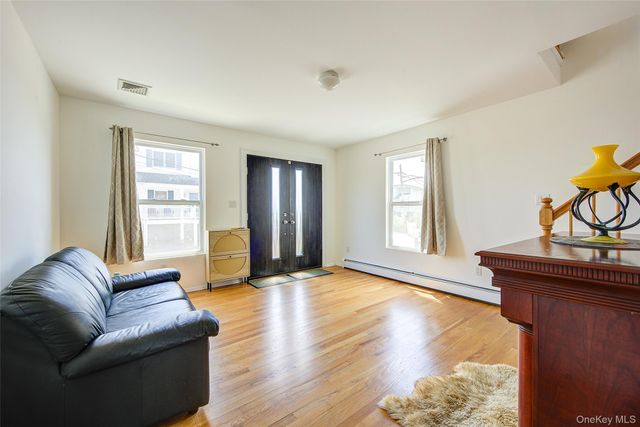 913 Arctic Street, Lindenhurst, NY 11757
