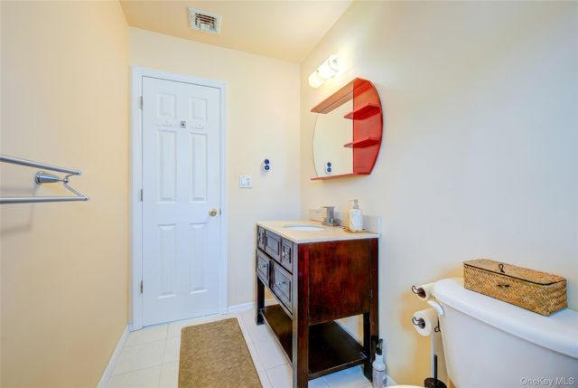 913 Arctic Street, Lindenhurst, NY 11757