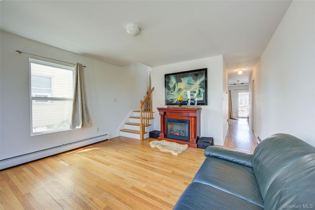 913 Arctic Street, Lindenhurst, NY 11757