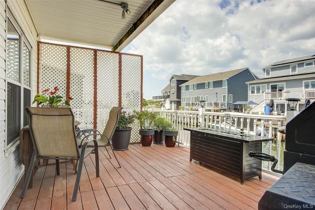 913 Arctic Street, Lindenhurst, NY 11757